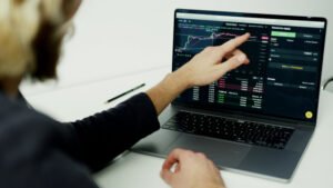 Lire la suite à propos de l’article 🌐 L’Économie Numérique : Une Révolution en Marche