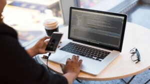 Lire la suite à propos de l’article **Cloud Computing : La Révolution Numérique qui Change Tout 🌩️**